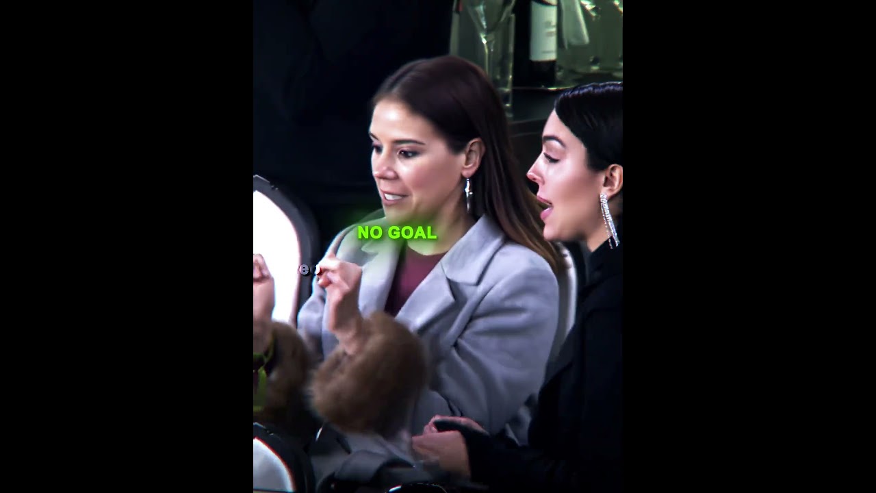 Ronaldo’s Reaction to The Girl ☠️😂